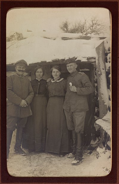 第一次世界大戦：「1914年から1916年にかけてのドイツ軍侵攻時のウクライナ。グループの肖像（モノクロ写真 作： Heldenfriedhof Dsessentniki (attr. to)