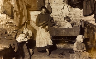 第一次世界大戦：1914年から1916年のドイツ軍の侵略時のウクライナ。家の中の家族 作： Heldenfriedhof Dsessentniki attr. to Heldenfriedhof Dsessentniki attr. to