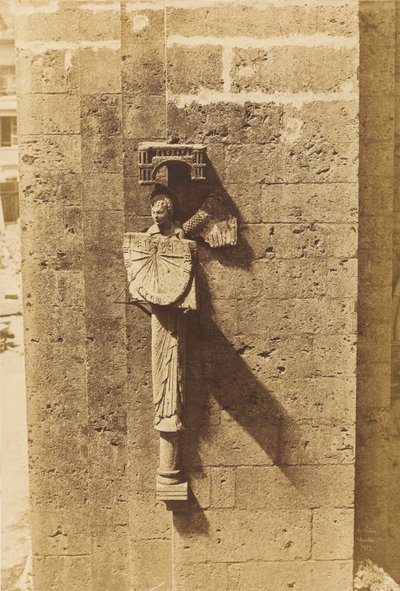 日時計を運ぶ天使、シャルトル教会、1852年（写真） 作： Henri Jean-Louis Le Secq