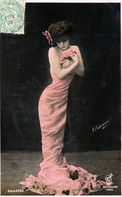 1900年頃の女性の理想：非常に細いシルエットの若い美しさ、ポストカード。 （写真） 作： Henri Manuel