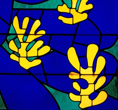 生命の樹」ヴァンスのロザリオ礼拝堂祭壇背後のステンドグラス 作： Henri Matisse