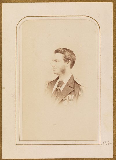 [軍服を着た男の肖像]。 作： Henry Maull and Co.