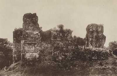 セイロンの荒廃した都市: ジェタワナラマ、北から (白黒写真) 作： Henry W. Cave