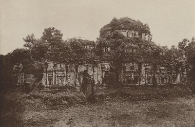 セイロンの荒廃した都市: ポロンナルワのトゥパラマ (白黒写真) 作： Henry W. Cave
