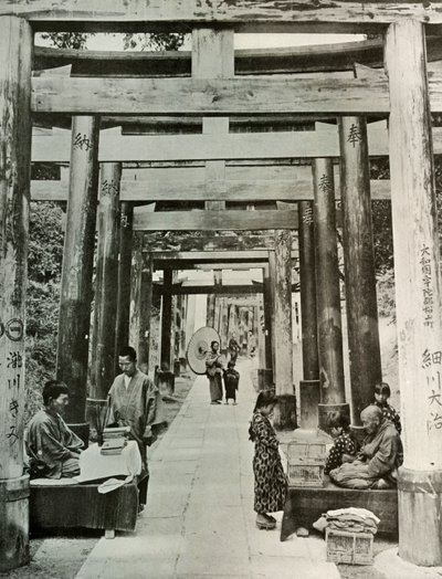 イナリの鳥居通り、1910年。 作： Herbert Ponting