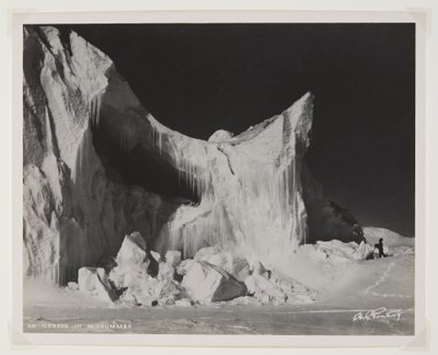 真夏の氷山（臭化物プリント） 作： Herbert Ponting