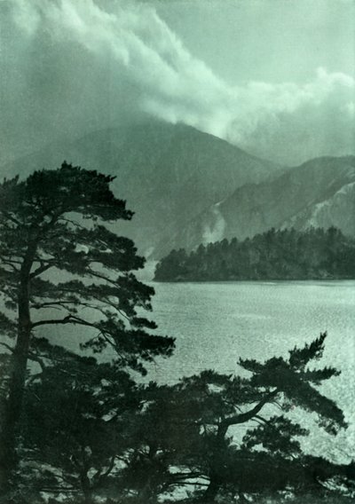本栖湖の嵐への接近、1910年。 作： Herbert Ponting