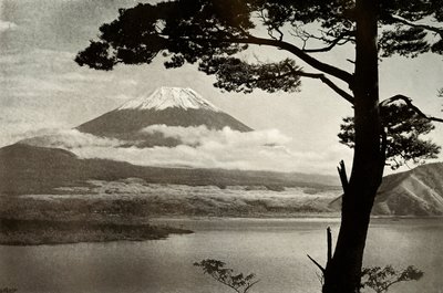 本巣湖からの富士、1910年。 作： Herbert Ponting