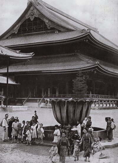 京都・東本願寺（モノクロ写真 作： Herbert Ponting