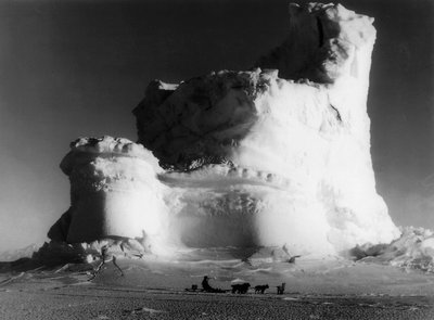 氷の城、南極大陸、c1911 作： Herbert Ponting