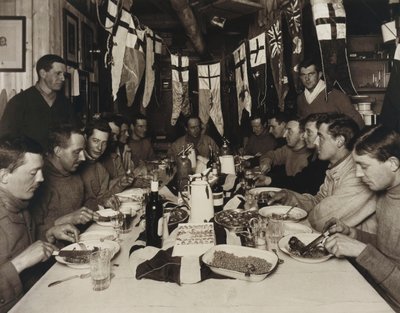 6月22日真冬の日の夕食 作： Herbert Ponting