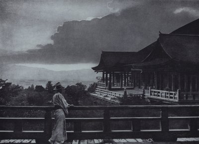清水寺の月明かり（モノクロ写真 作： Herbert Ponting