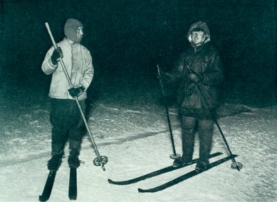 Oates and Meares Out the Ski-Ing in the Night、c1911、1913 作： Herbert Ponting