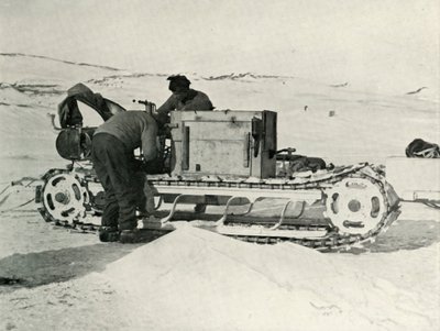 モーターそりの1つ、1911年、1913年 作： Herbert Ponting