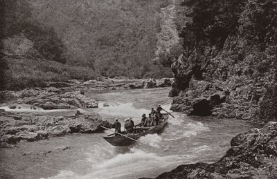 桂川の急流を撮る（モノクロ写真 作： Herbert Ponting