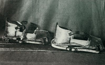 Finnesko、c19101913、1913で使用するスキーシューズ 作： Herbert Ponting