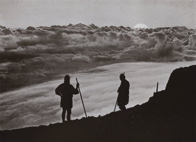 富士山頂からの夕日（モノクロ写真 作： Herbert Ponting