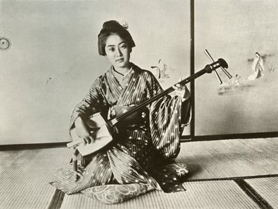 不可欠な芸者、1910。 作： Herbert Ponting