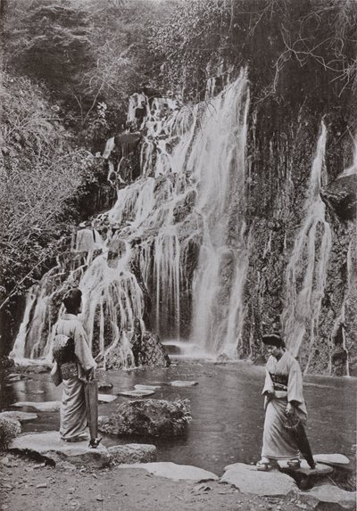 湯本の「宝石落下の滝」（モノクロ写真 作： Herbert Ponting