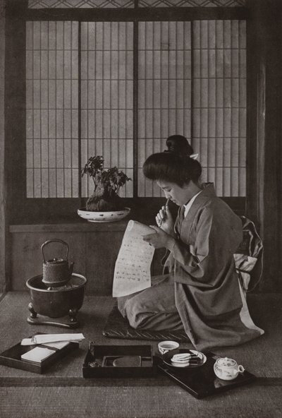手紙を書く（モノクロ写真 作： Herbert Ponting