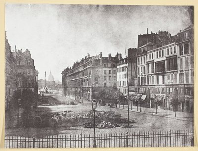 ロワイヤル通りと 1848 年のバリケードの遺跡 作： Hippolyte Bayard