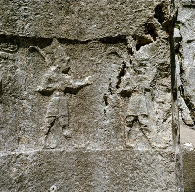 2文字の低浮彫り。紀元前1250-1220年頃。 作： Hittite