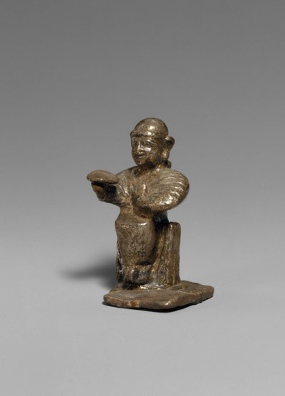 女性の座像、紀元前1300年頃（銀製 作： Hittite