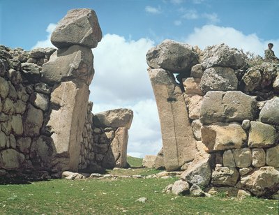 Hattusasの壁からの王の門 作： Hittite