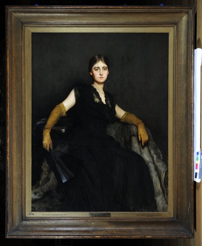 Entranced, or Lady in Black 作： Hubert von Herkomer