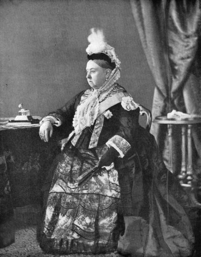 1887年にゴールデンジュビリーサービスで着たドレスを着たビクトリア女王。 作： Hughes and Mullins