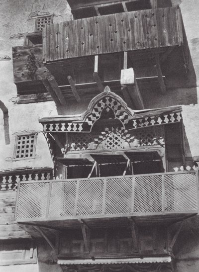 アフリカスアキンの木製出窓（モノクロ写真） 作： Hugo Adolf Bernatzik