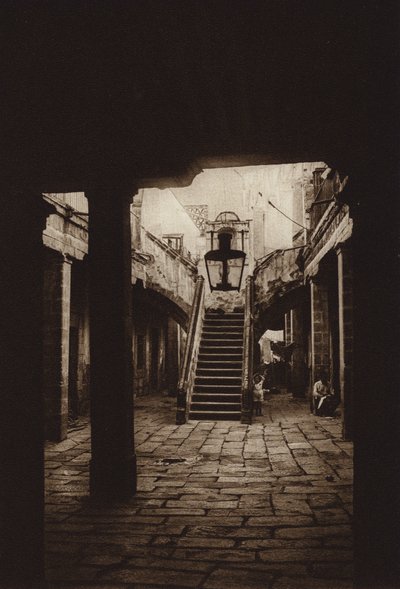 メキシコ：首都の旧市街にある典型的な家（モノクロ写真） 作： Hugo Brehme
