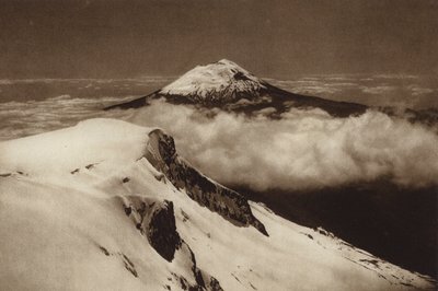 メキシコ：イスタチワトル山頂から見たポポカテペトル（モノクロ写真） 作： Hugo Brehme