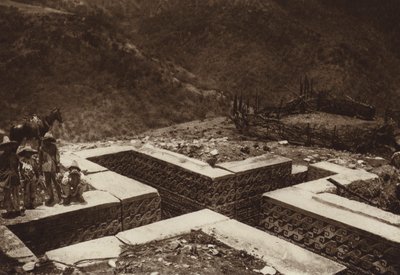 メキシコ：十字型の地下、ギアルー（モノクロ写真） 作： Hugo Brehme