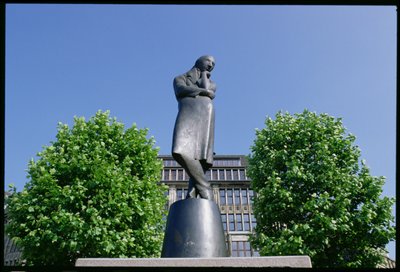 ハインリッヒハイネ（1797-1856）1926-33（ブロンズ）の記念碑 作： Hugo Lederer