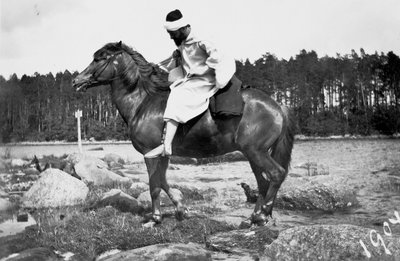 首長役のヒューゴ・シンバーグ 作： Hugo Simberg