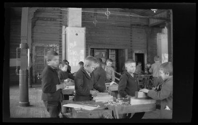 おそらくキミンテタ小学校の彫刻ホール 作： Hugo Simberg