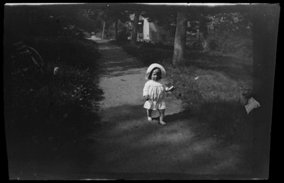 トム・シンバーグ・ニエメンティエッラ 作： Hugo Simberg