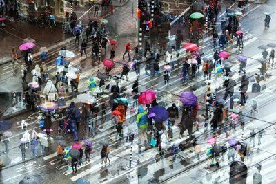 雨の街の傘 作： 