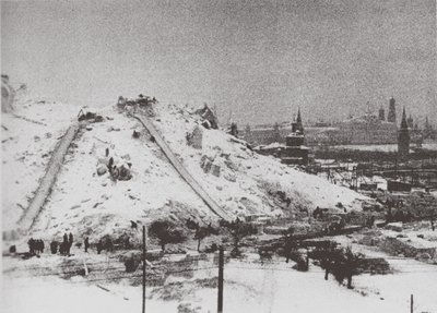 1931年、モスクワの救世主ハリストス大聖堂の解体 作： Ilya Arnoldovich Ilf