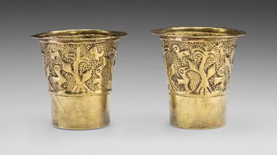 トウモロコシ畑の鳥を描いたビーカーのペア、AD 1100-1438 作： Incan