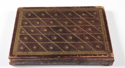 ムガール王朝家系図のアルバム、1855年（ゴールドのディテールが施されたレザー） 作： Indian School