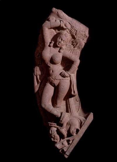 小人に乗り移る乙女（赤砂岩の彫刻、クシャーン帝国 作： Indian School