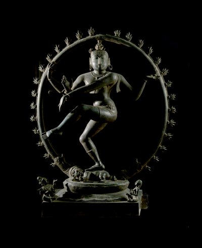 ヒンドゥー教：舞踏の神シヴァ・ナタラージャの表現 (Shiva Nataraja, lord of dance) 青銅製の彫刻 12世紀 インドの博物館、コルカタにある 作： Indian School