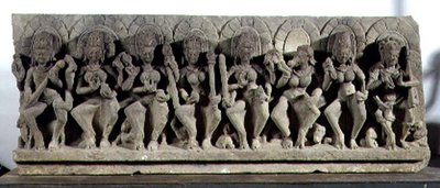 シヴァ神と7人の母神を描いたリンテル、グルジャラ・プラティハラ朝、アラハバード（石材） 作： Indian School