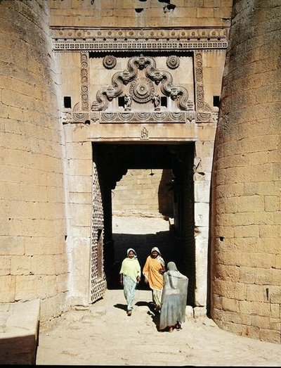 スラジポール（Sun Gate）の眺め 作： Indian School
