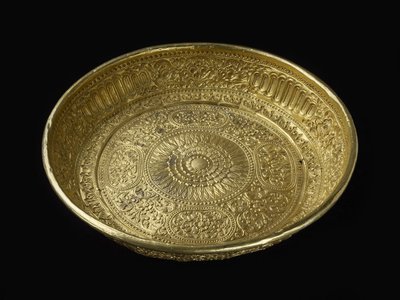 ボコール、神聖な供物（金） 作： Indonesian School