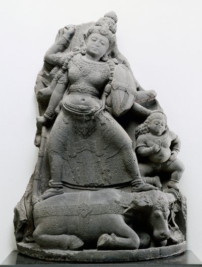 ドゥルガを殺したマヒサ、1300年頃（火山石） 作： Indonesian School