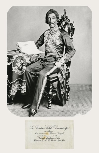 ラーデンサレと彼の名刺の肖像、c.1850-70（bw写真と彫刻） 作： Indonesian School