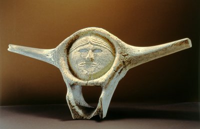 ヤヌスの頭、ドーセット岬（クジラの脊椎）（詳細は228681を参照） 作： Inuit School